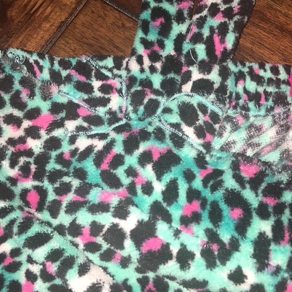 Betsey Johnson Leopard Bath Wrap - Picture 4 of 4